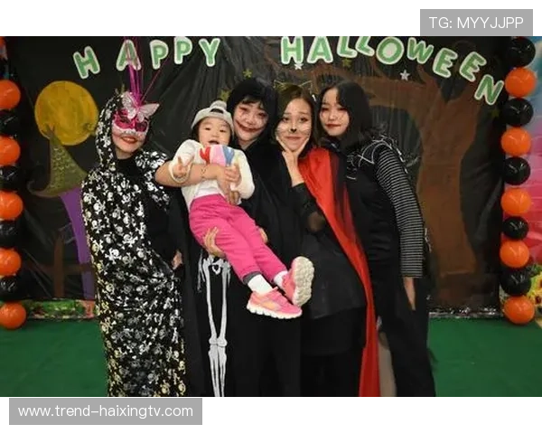 足球巨星的孩子们穿越万圣节魔法世界 展现创意与家庭欢乐时刻