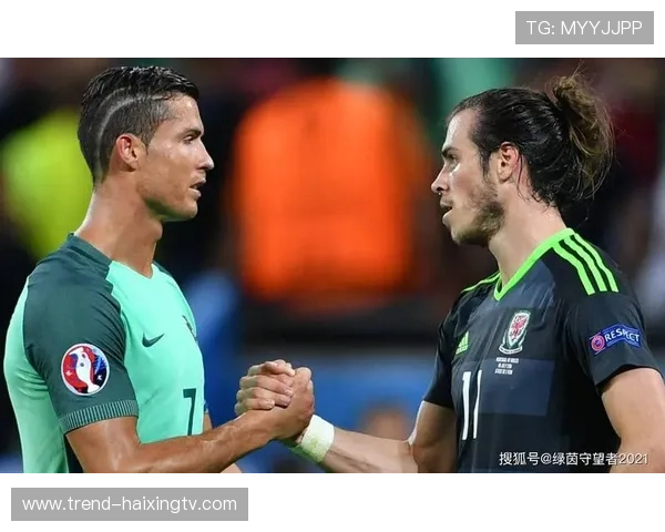 足球球星与情侣甜蜜时刻定格浪漫背景图展现完美瞬间 足球球星与情侣甜蜜时刻定格浪漫背景图展现完美瞬间